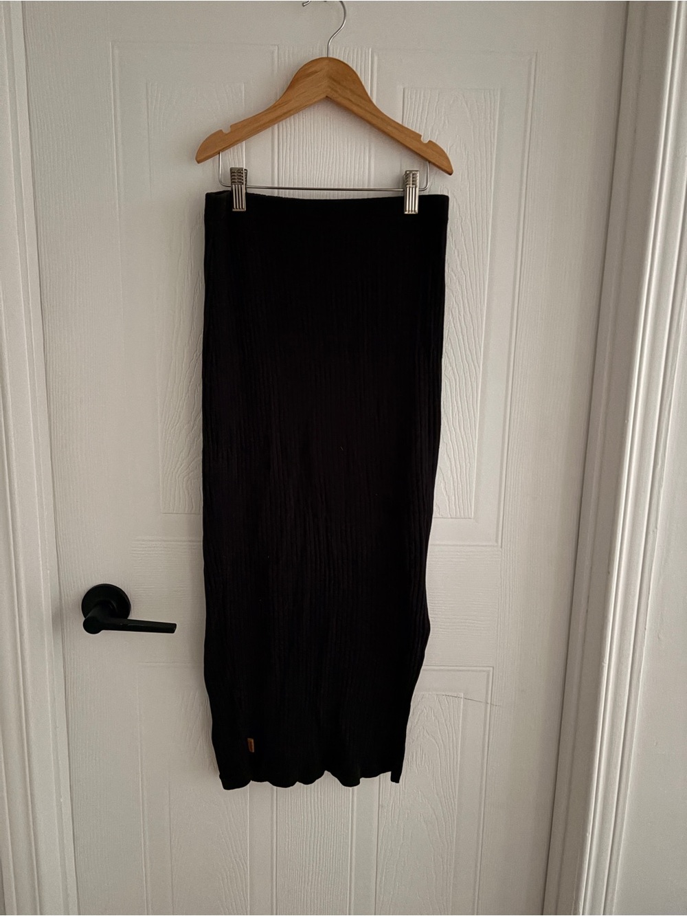 tentree Black Ribbed Midi Skirt
